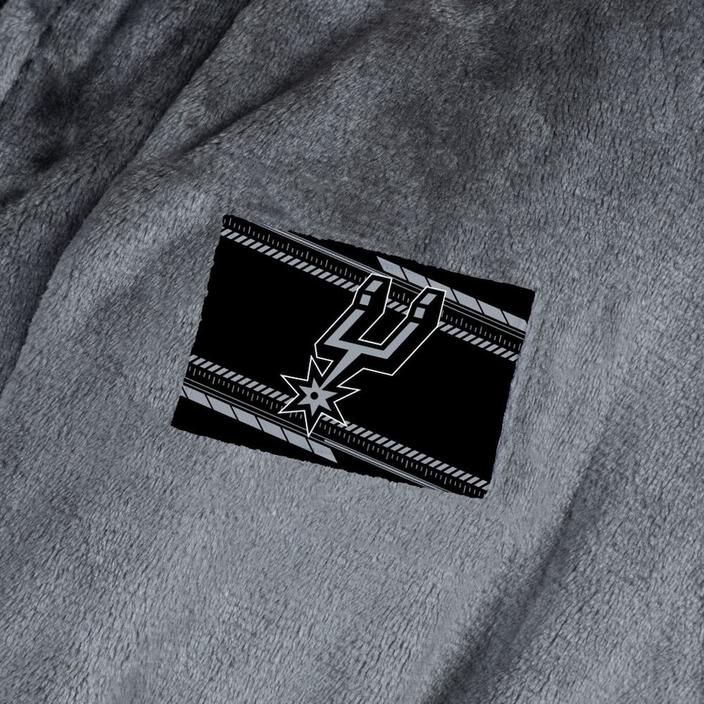 San Antonio Spurs silk touch charcoal bathrobe logo patch