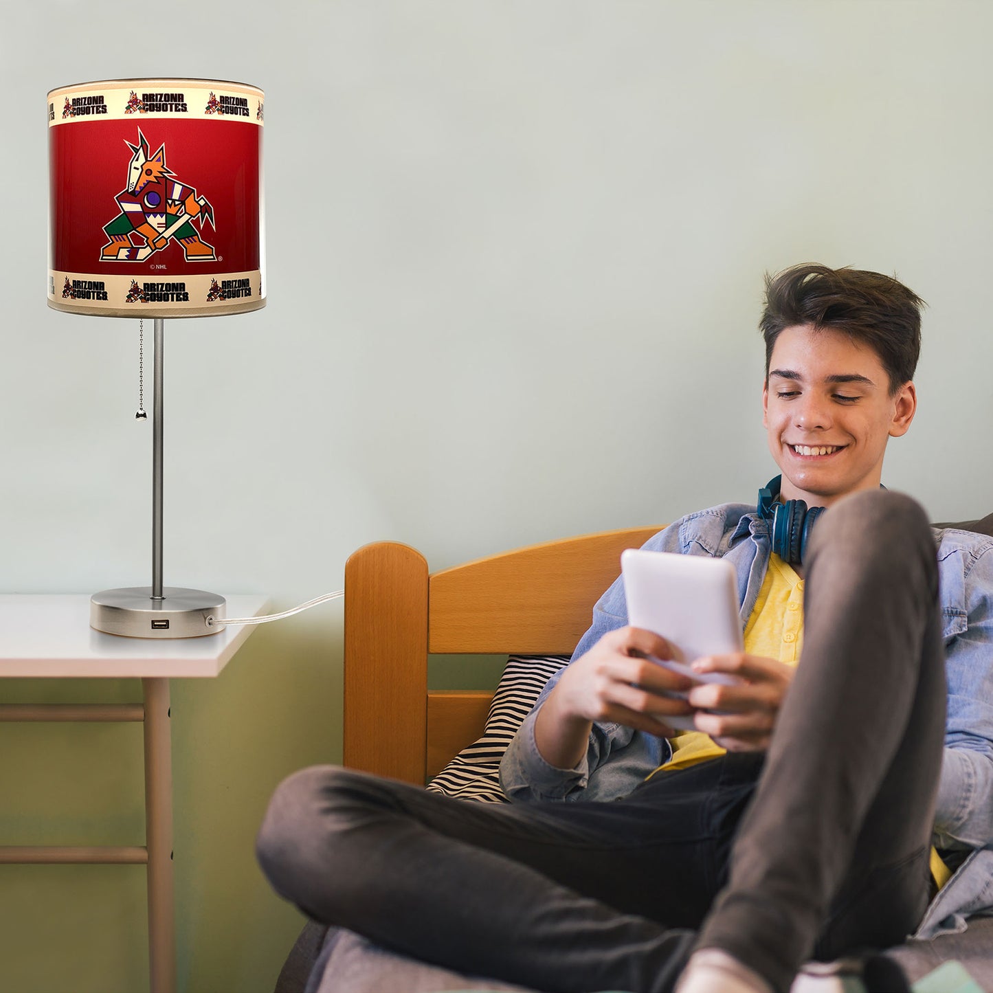 Arizona Coyotes reading lamp