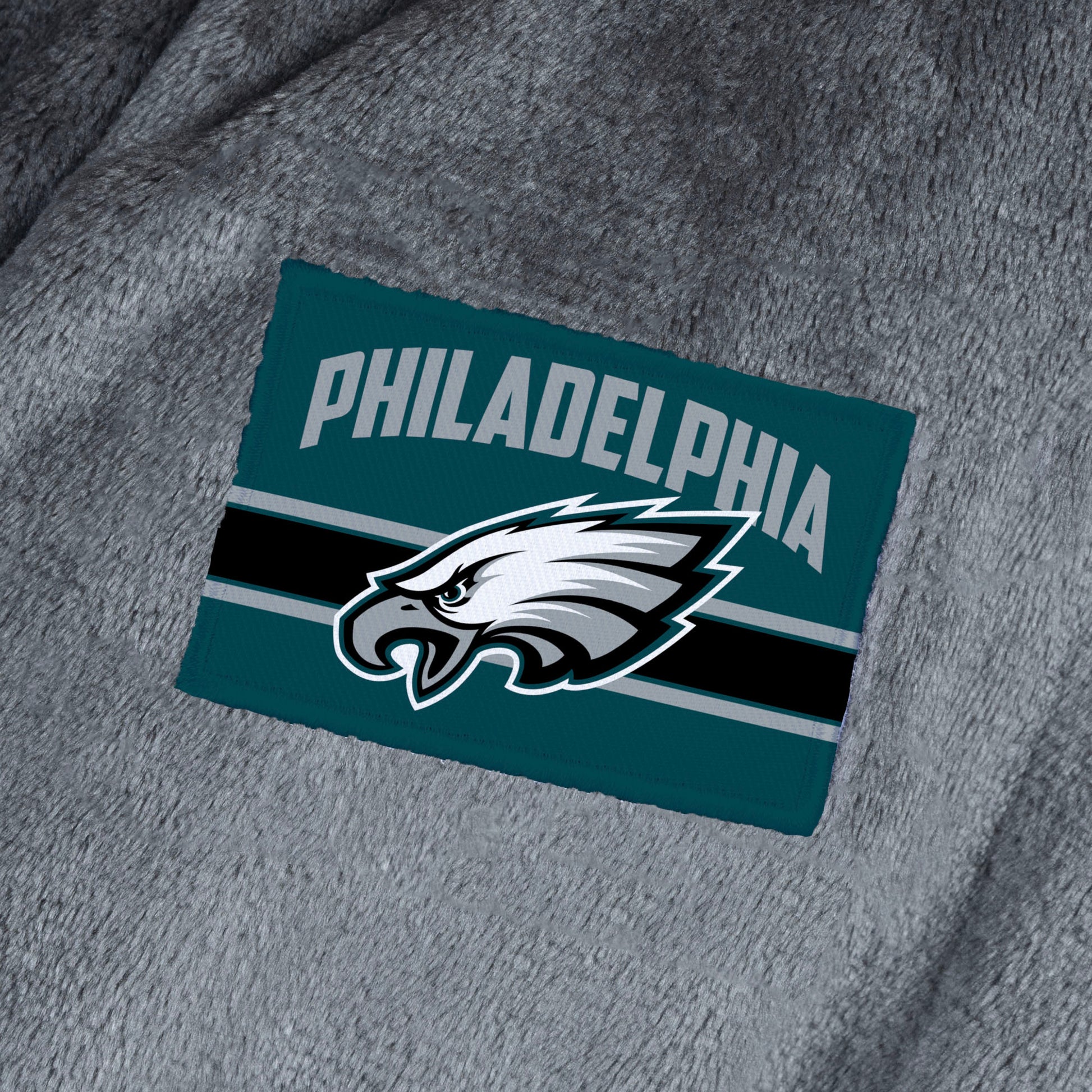 Philadelphia Eagles silk touch charcoal bathrobe logo patch